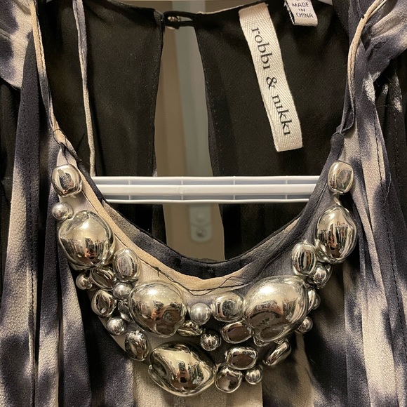 Robbi&Nikki tank top with silver stone choker type neckline. Size S - Picture 4 of 4